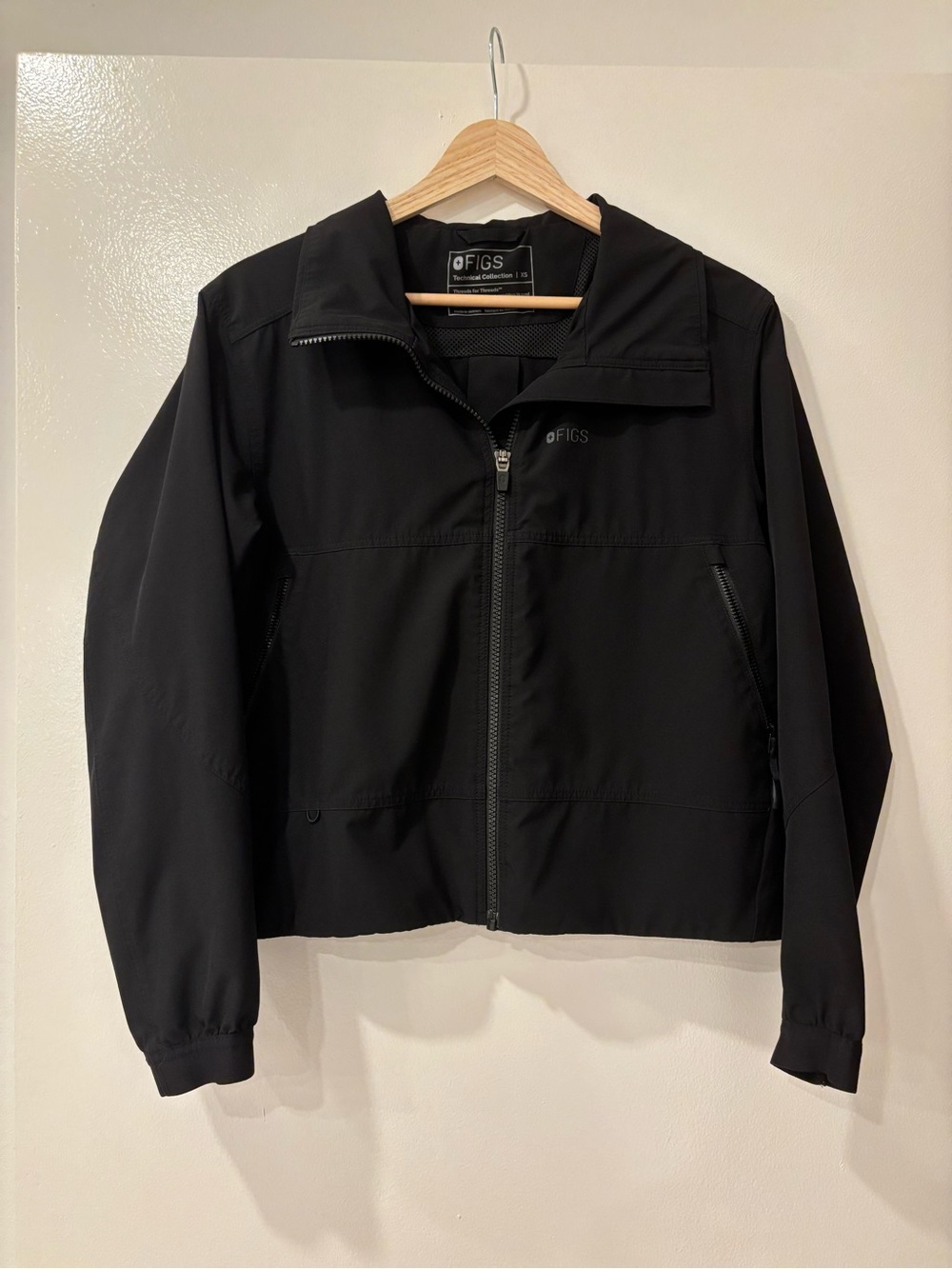 FIGS Women’s Black Lightweight Zip Jacket